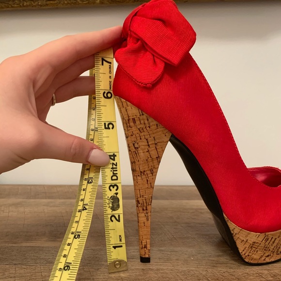 Bebe size 8 pump heels never worn - Picture 5 of 7